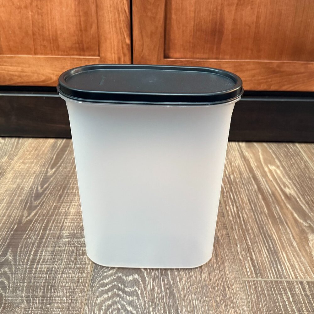 Tupperware Modular Mate Oval Keeper with Lid